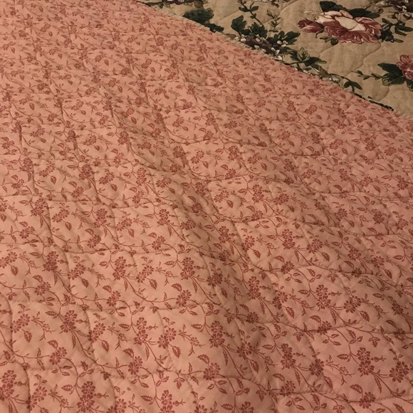 Pottery Barn F/W quilt with two matching standard Shams and pillow cover - Picture 8 of 9